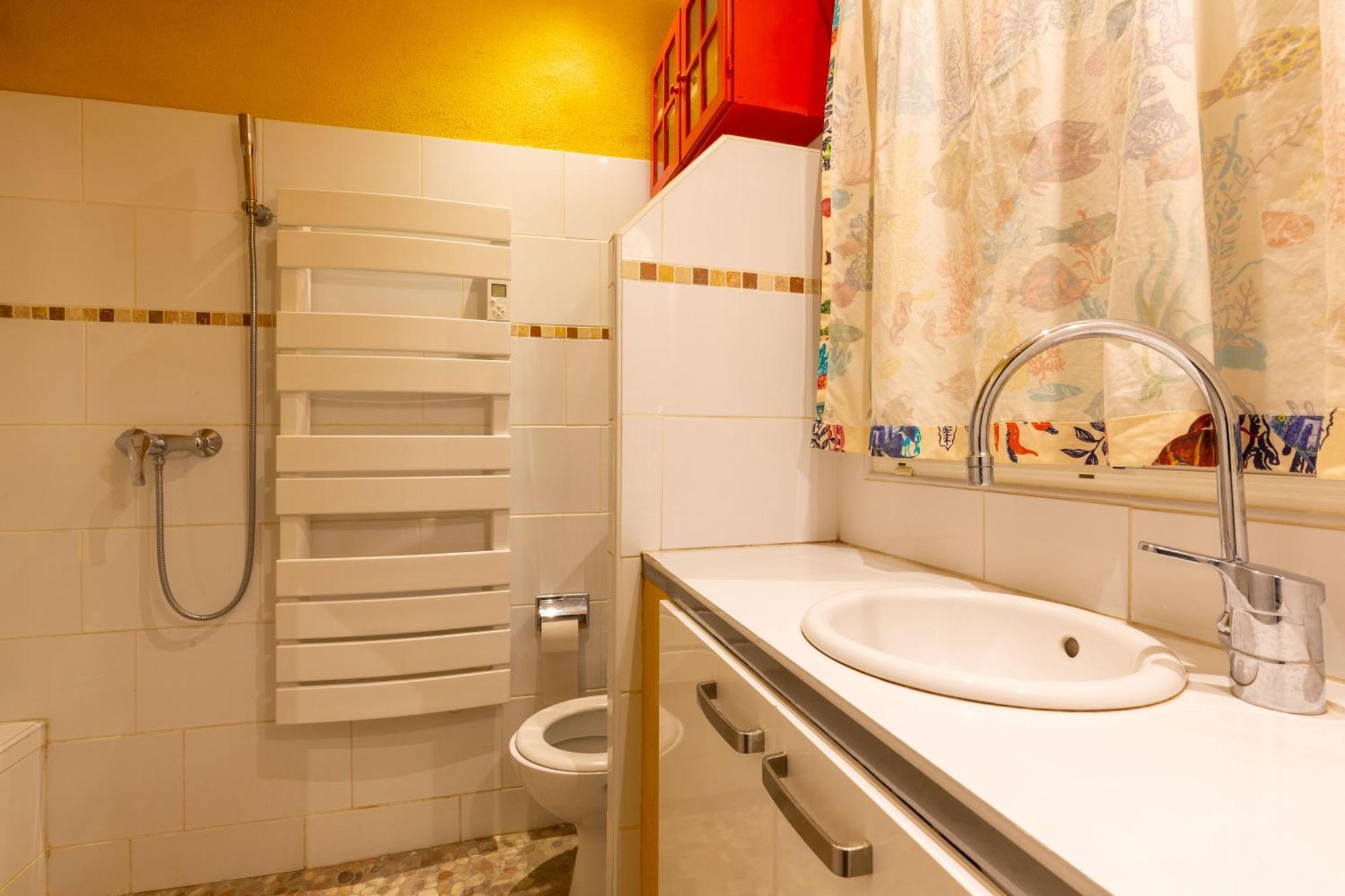 Dorm Hostel Camp Backpackers Marseilles Exterior foto